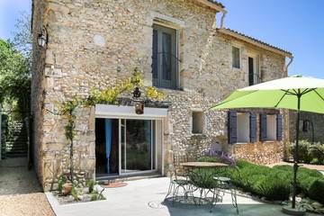 Gîte pour 5 personnes, avec terrasse et jardin, animaux acceptés à Gordes