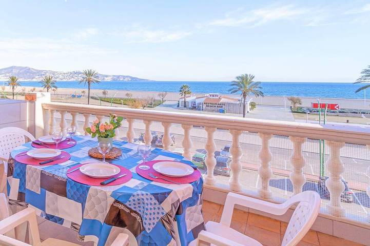 Ferienwohnung für 6 Personen, mit Terrasse und Garten sowie Pool in Empuriabrava