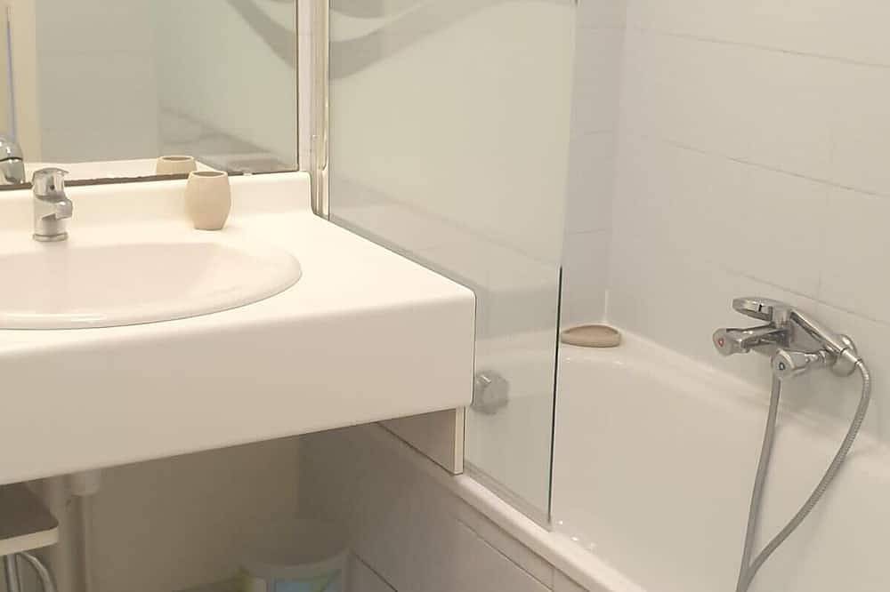 Entire apartment, Zeer mooie studio cabine met uitzicht op zee in Agay, Saint-Raphaël