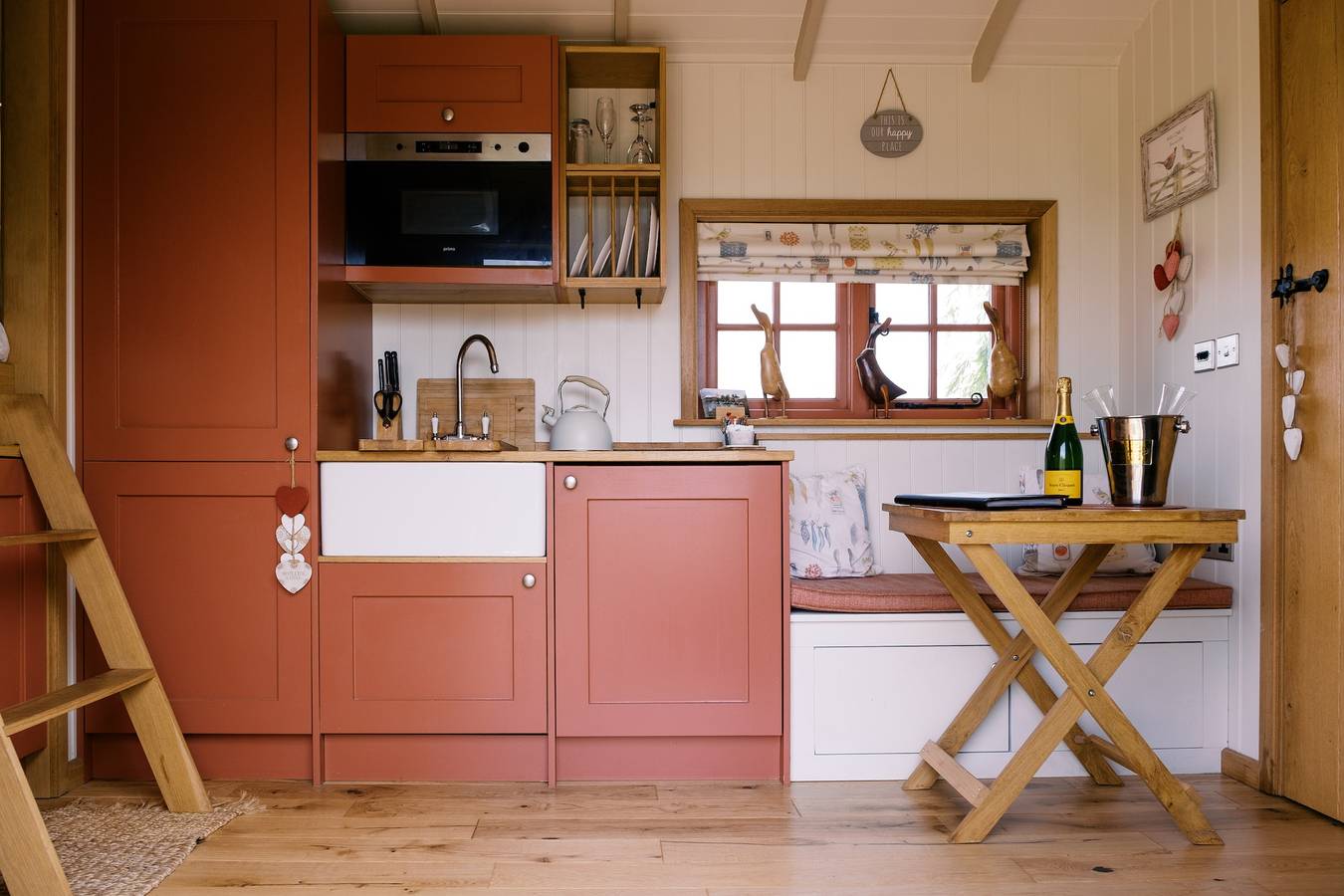 Bonnie's Shepherd's Hut - Wellness & Hot Tub in Melton, Leicestershire