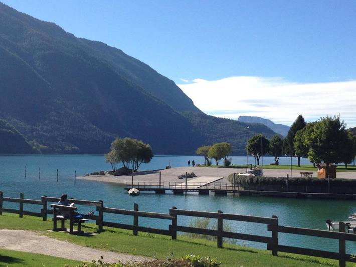 Gîte pour 5 personnes, avec vue sur le lac ainsi que balcon et jardin à Molveno - 4