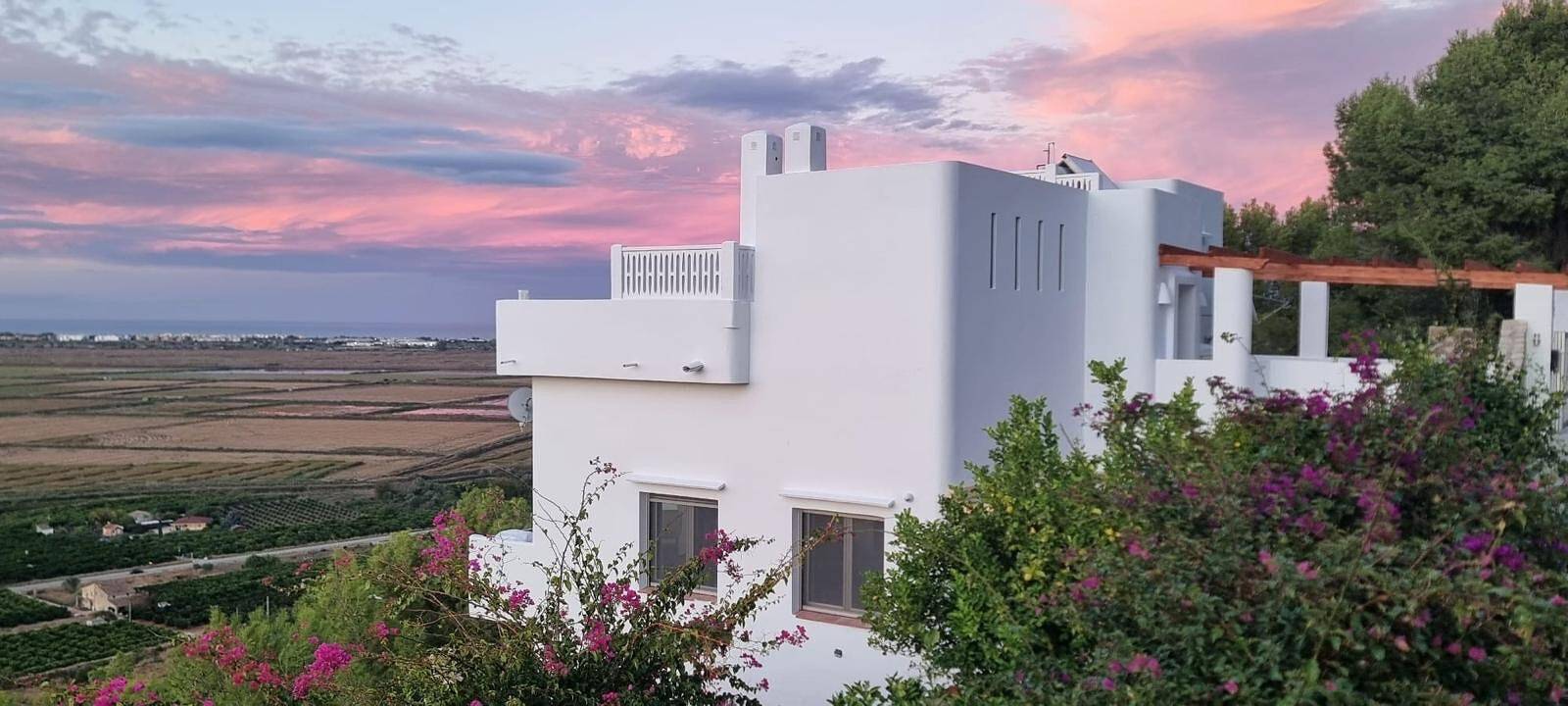 Villa 'Amapolas' met Zeezicht, Wi-Fi en Airconditioning in Pego, Costa Blanca