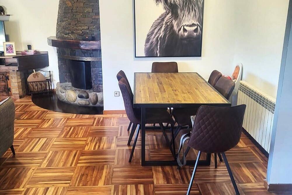 Entire apartment, Puigcerdà Viii - Three Bedroom Apartment, Sleeps 7 in Puigcerdà, Catalan Pyrenees