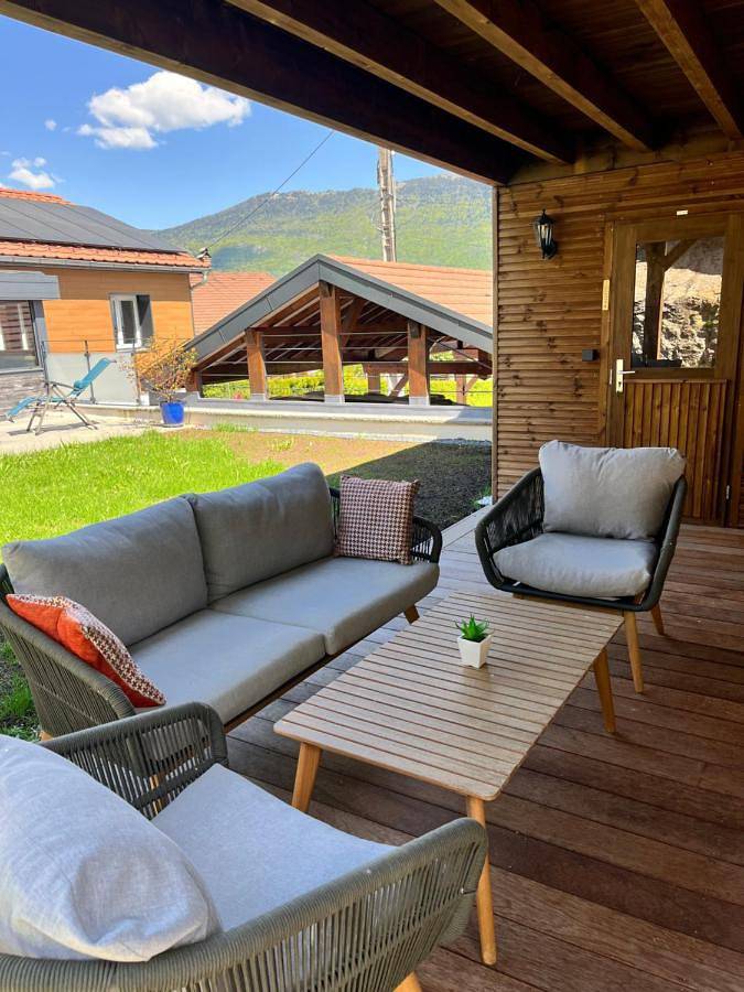Location de vacances pour 9 personnes, avec Balcon et Terrasse ainsi que Jardin et Vue dans Valserhône - 2