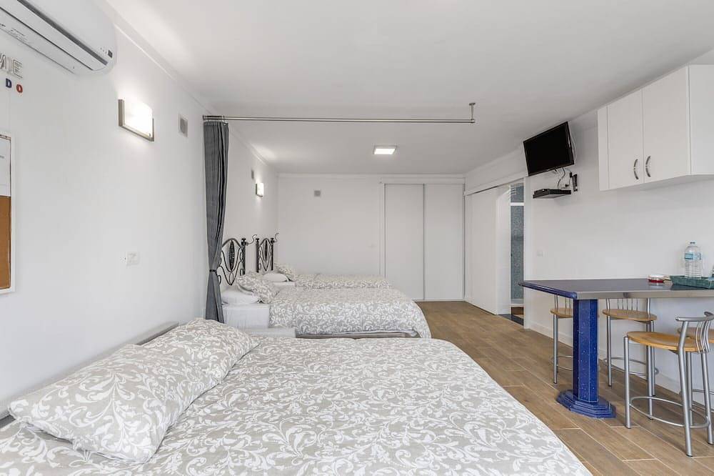 Entire apartment, Vacation Studio 'Casa Lea Artenara' with Mountain View, Wi-Fi and Air Conditioning in Artenara, North Gran Canaria