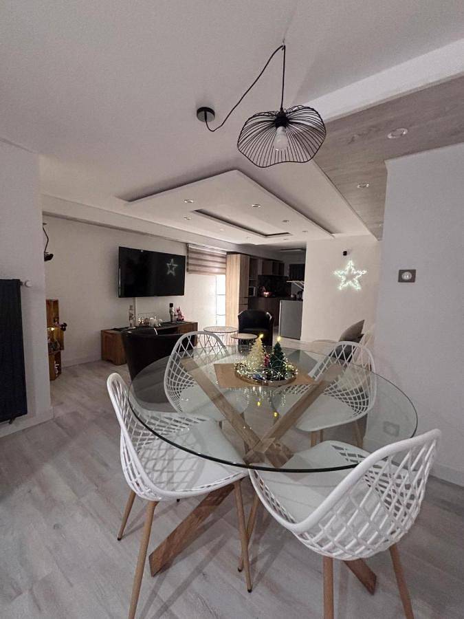 Appartement entier, One-Bedroom Apartment in Wittelsheim, Région de Thann