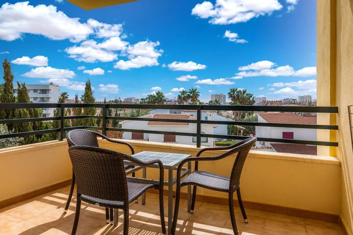 Casa de vacaciones 'Apto Con Terraza 304' con piscina compartida y aire acondicionado in Cala Millor, Son Servera