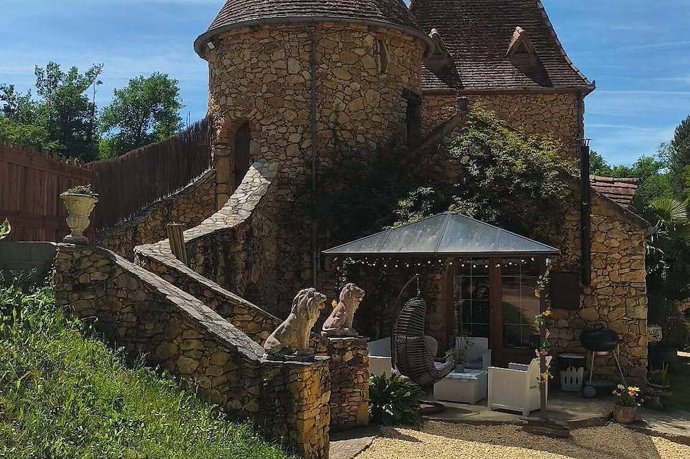 Chambre de la tour du bois noir in Milhac, Quercy