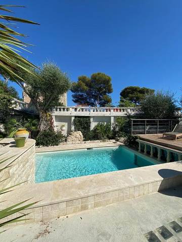 Villa pour 7 personnes, avec vue et terrasse ainsi que jardin et piscine dans les Alpes maritimes