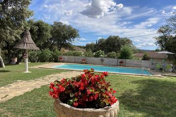 Gîte pour 2 personnes, avec jardin et terrasse à Vers-Pont-du-Gard