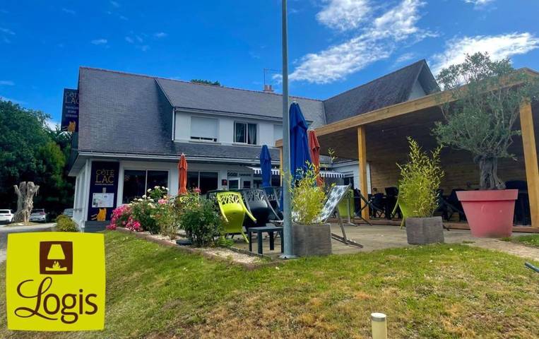Hôtel pour 4 personnes, avec Terrasse ainsi que Jardin et Vue sur le lac