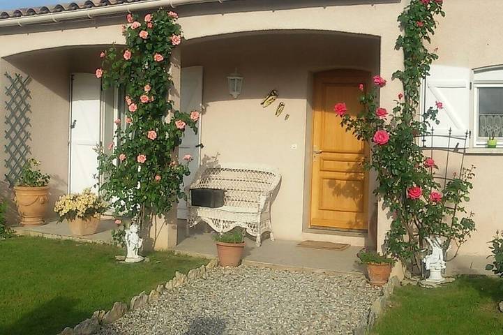 Villa pour 6 personnes, avec jardin ainsi que terrasse et jacuzzi