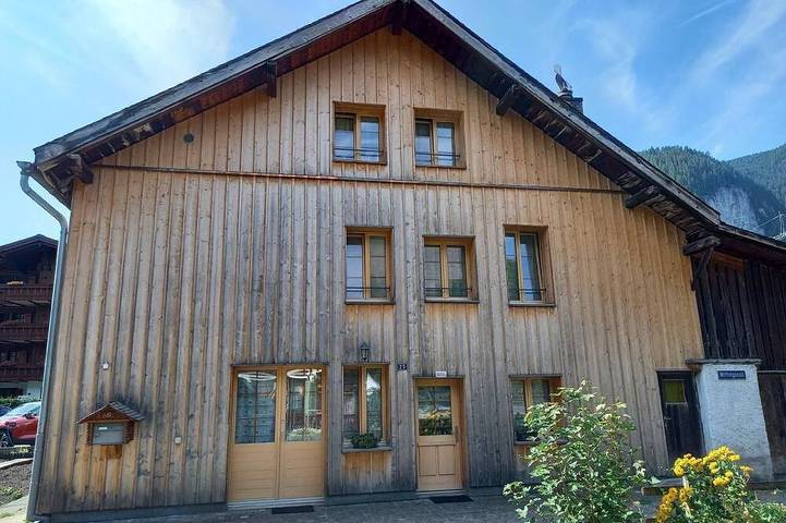 Chalet für 8 Personen, mit Balkon in Saanen