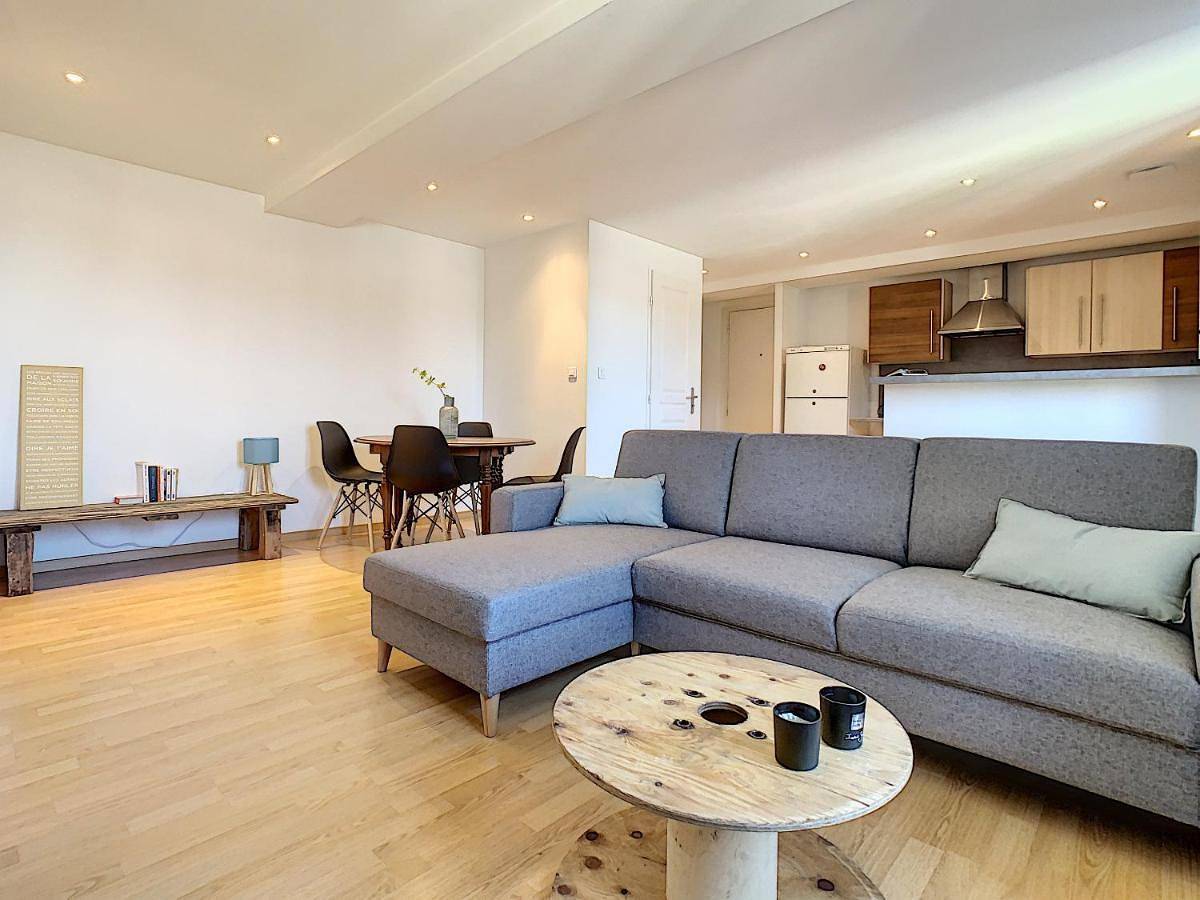 Appartement entier, Apartment in Bourgoin-Jallieu, Région de La Tour-du-Pin