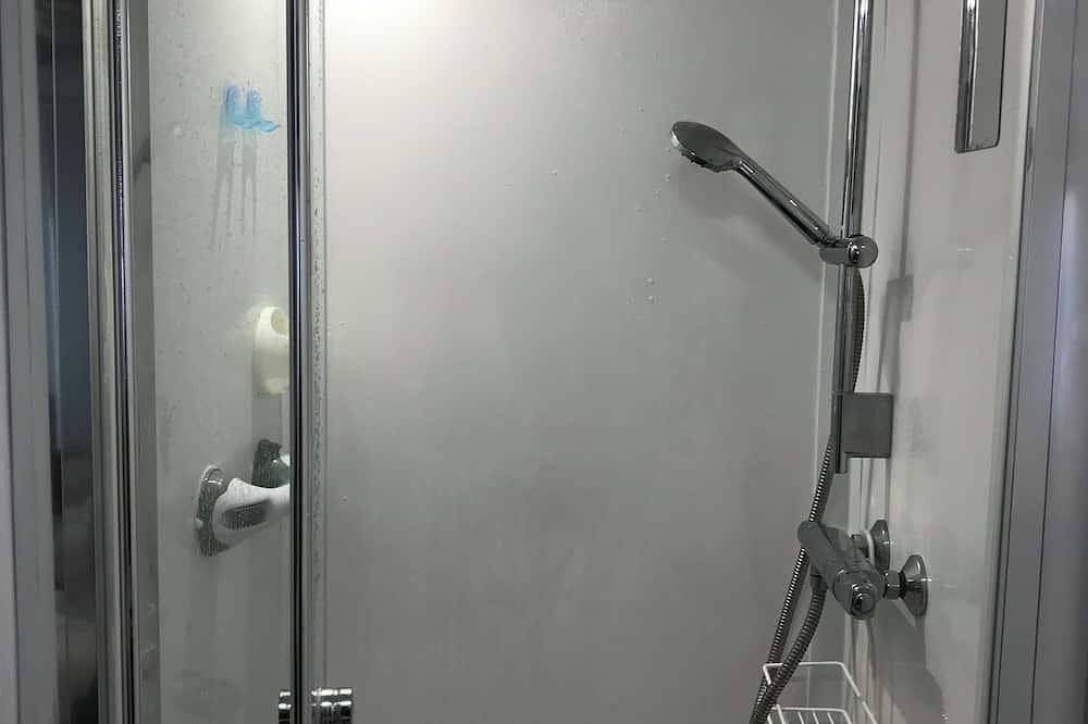 Entire apartment, Microflat - Self contained microflat with own kitchenette & bathroom in Milton Keynes, South East England