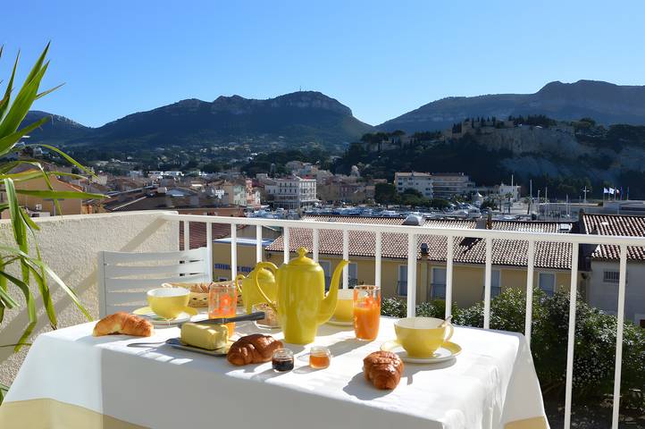 Gîte pour 4 personnes, avec balcon, adapté aux familles dans Calanques - 2