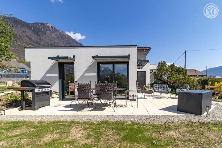 Gîte pour 4 personnes, avec Terrasse et Jardin à Mercury