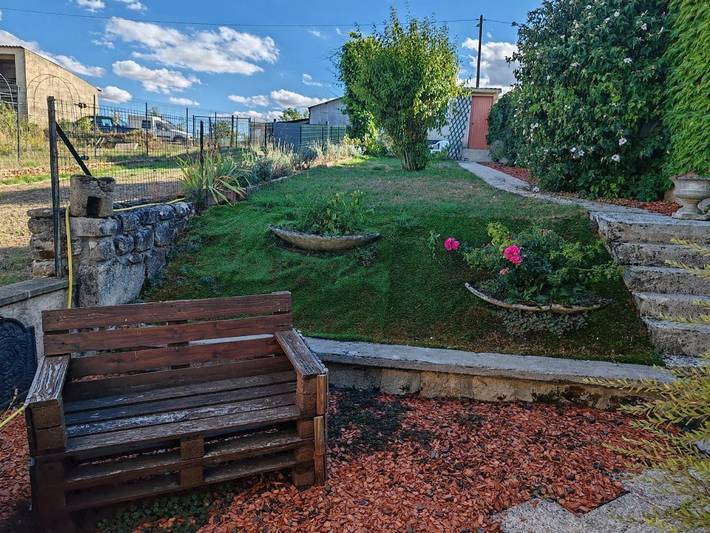 Location de vacances pour 5 personnes, avec Terrasse ainsi que Jardin et Vue à Belleray