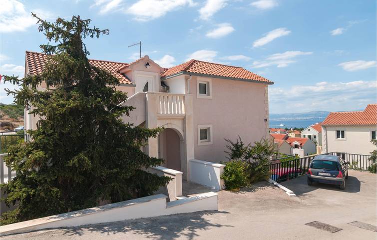 Appartement de vacances entier, Charmant appartement de 2 chambres avec terrasse près de la plage - Wi-Fi et parking ! in Supetar, Brac
