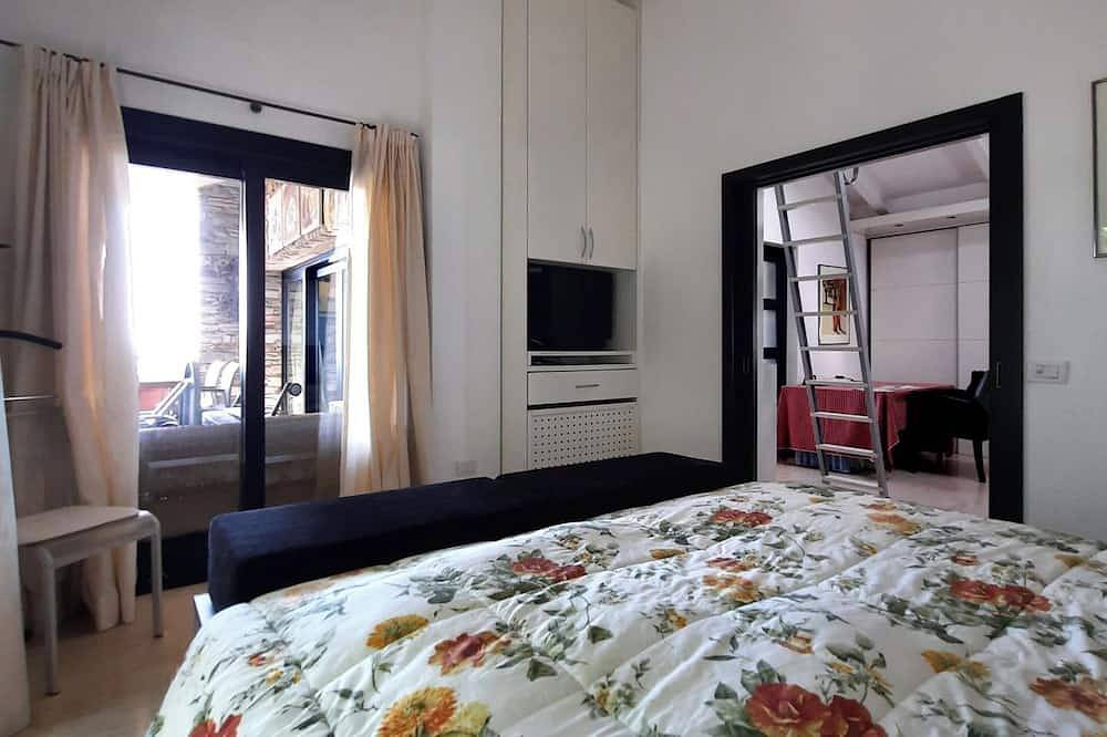 Entire apartment, Apartment in Casa nel Blu with Pool - 1st floor in Viggiona, Trarego Viggiona