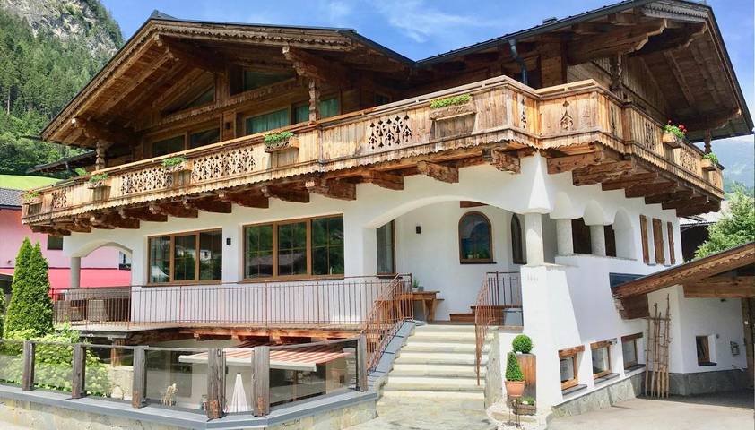 Ferienwohnung für 4 Personen, mit Terrasse und Whirlpool sowie Sauna in Schwendau