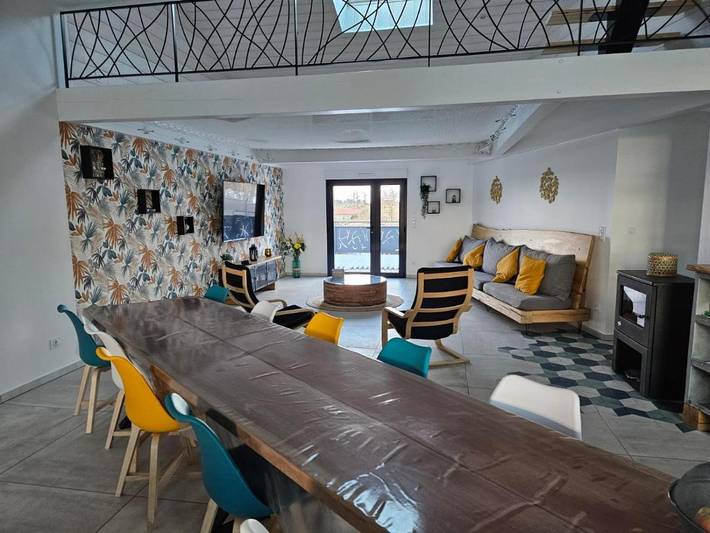 Location de vacances pour 29 personnes, avec vue et jardin dans Passerelle himalayenne des gorges du Lignon