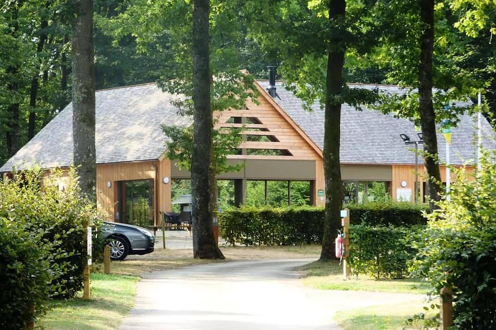 Roulotte - 2 Chambres 4 personnes in Sillé-le-Guillaume, Parc naturel régional Normandie-Maine