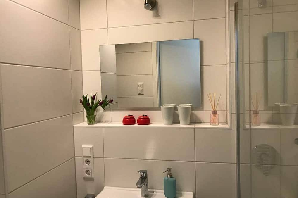 Entire apartment, Centrally located maisonette apartment (25 sqm) with underfloor heating and balcony in Regensburg, Eastern Bavaria