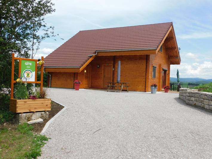 Gîte pour 6 personnes, avec vue ainsi que terrasse et jardin à Châtillon (Jura)