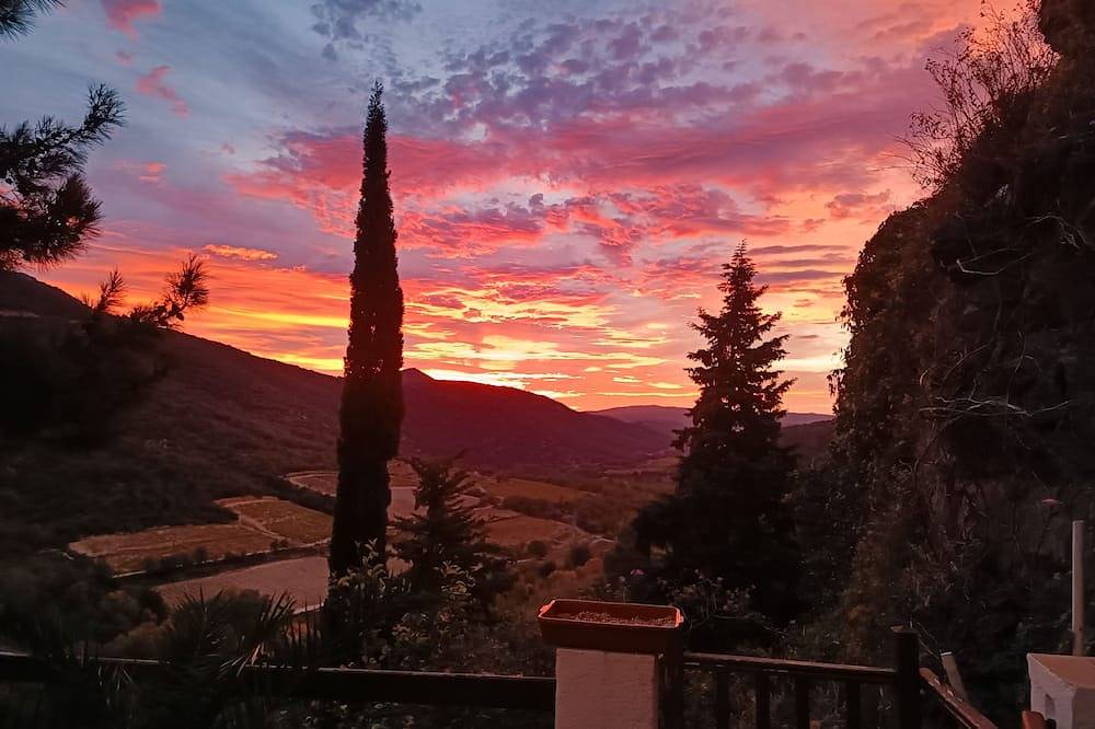 Appartement entier, Unique appartement tout confort avec une belle vue, calme. in Ansignan, Parc naturel régional Corbières-Fenouillèdes