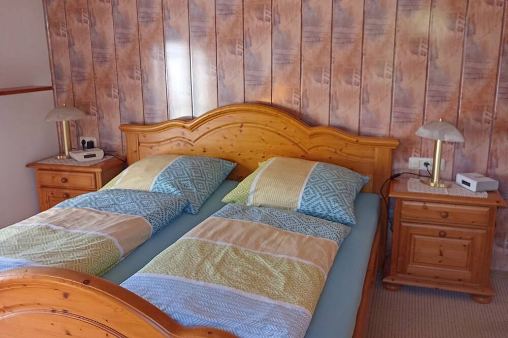Ganze Wohnung, Gemütliche Ferienwohnung, 100 qm, mit Balkon und Terrasse in Windorf in Windorf, Ostbayern