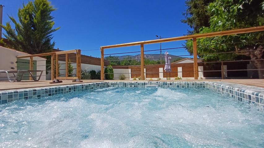 Gîte pour 10 personnes, avec piscine et jardin ainsi que jacuzzi et terrasse à Corneilla-de-Conflent - 4