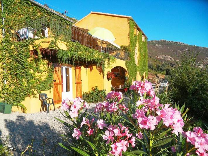 Maison d’hôte pour 2 personnes, avec vue et jardin à Castirla