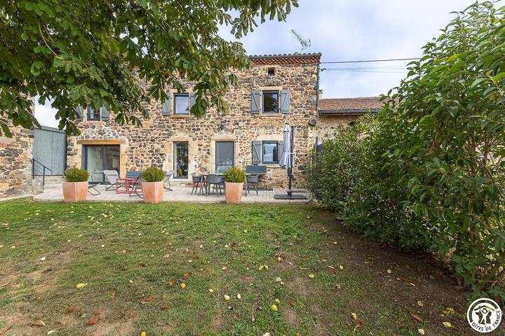 Gîte pour 6 personnes, avec jardin à Usson (Puy-de-Dôme)
