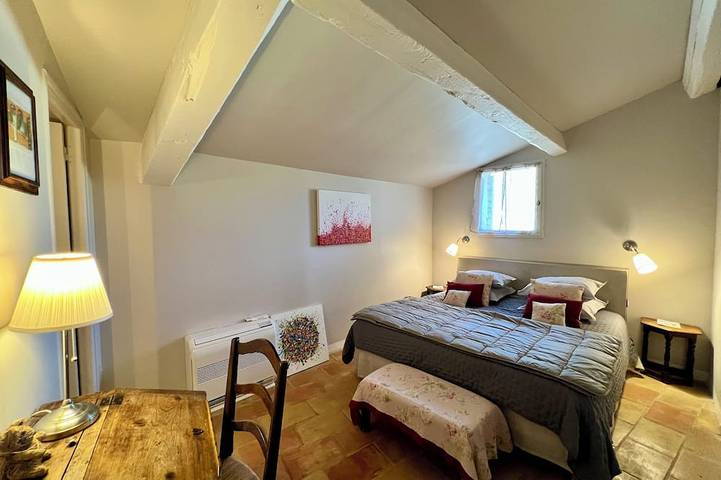Bonita casa de pueblo con 4 dormitorios, 3 baños, piscina y in Goult, Parque natural regional del Luberon
