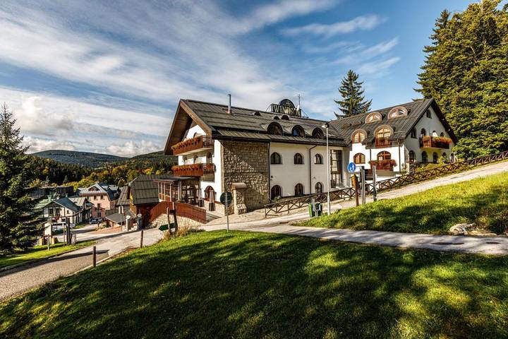 Hotel für 5 Personen, mit Whirlpool und Terrasse sowie Pool und Sauna in Spindlermühle