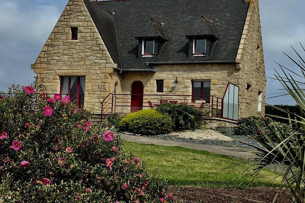 Large stone house facing Brehat Island - Sea view in Pors Guyon, Lanmodez