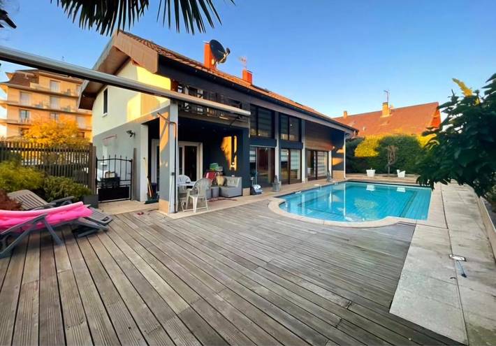 Location de vacances pour 8 personnes, avec piscine ainsi que jardin et jacuzzi à Maxilly-sur-Léman