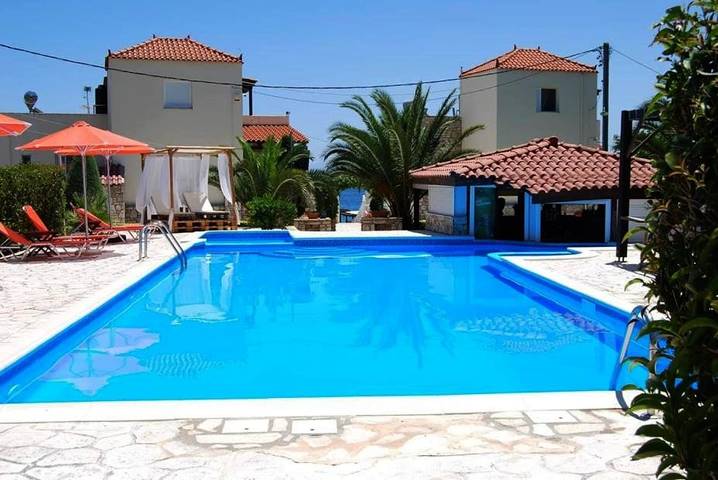 Appart’hôtel pour 5 personnes, avec jardin et jacuzzi ainsi que terrasse et piscine