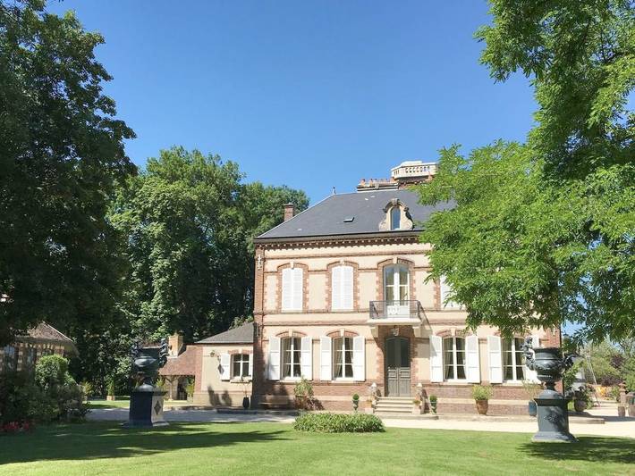 Cottage pour 2 personnes, avec jacuzzi ainsi que piscine et jardin à Montaulin