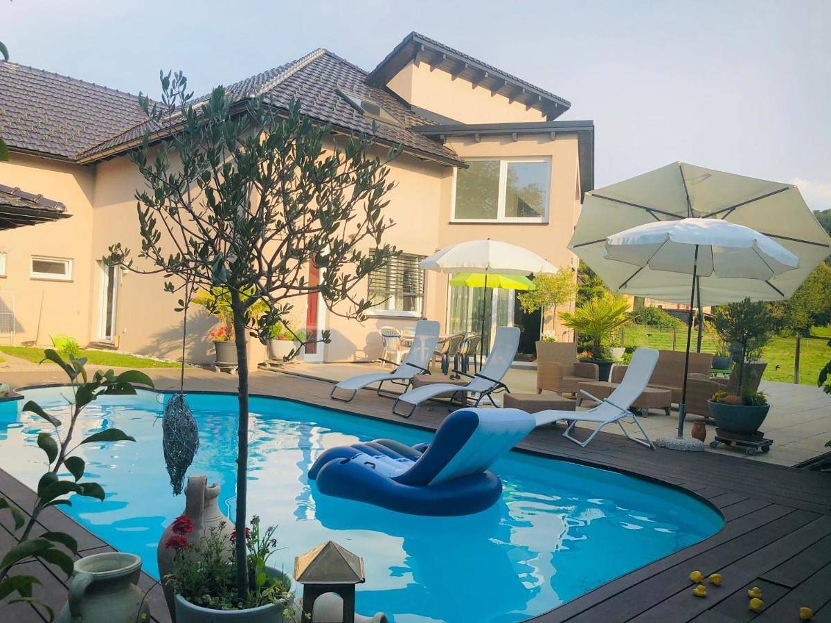Charming Villa with Private Swimmingpool in Bossonnens, Genfer See