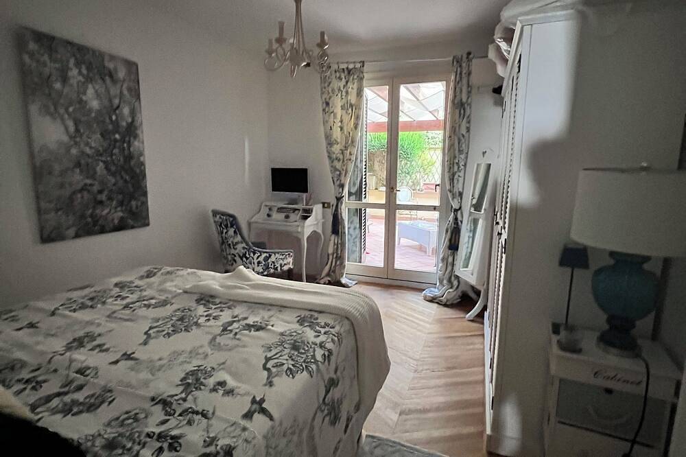 Apartamento entero, Beautiful 1 bed apartment, sleep 4, 3 min to beach on foot, garage A/C and lift. in Castiglione della Pescaia, Provincia de Grosseto