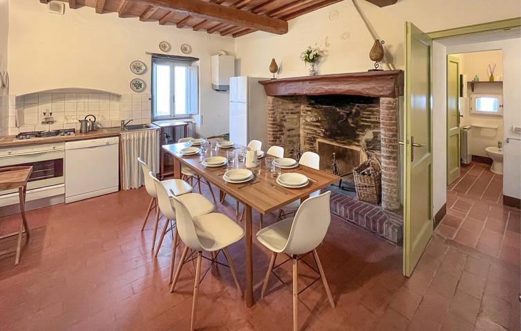 Apartamento vacacional entero, Encantador 120sqm Apt con piscina y aparcamiento, a 1 km de Paciano in Paciano, Provincia de Perugia