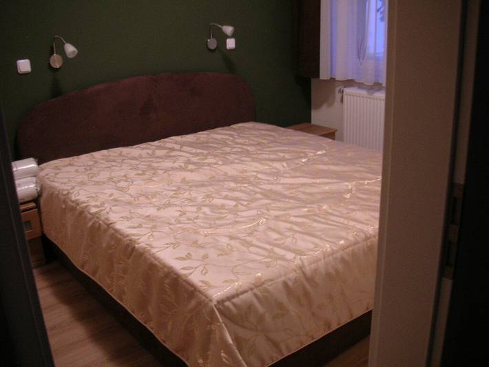 Ganze Ferienwohnung, Haus Merten - mit 2 Schlafz.,1 komb. Wohn-/Schlafz.,Küche,Du+Wc,5 P.,Eg,52m² in Arnstadt, Thüringer Kernland