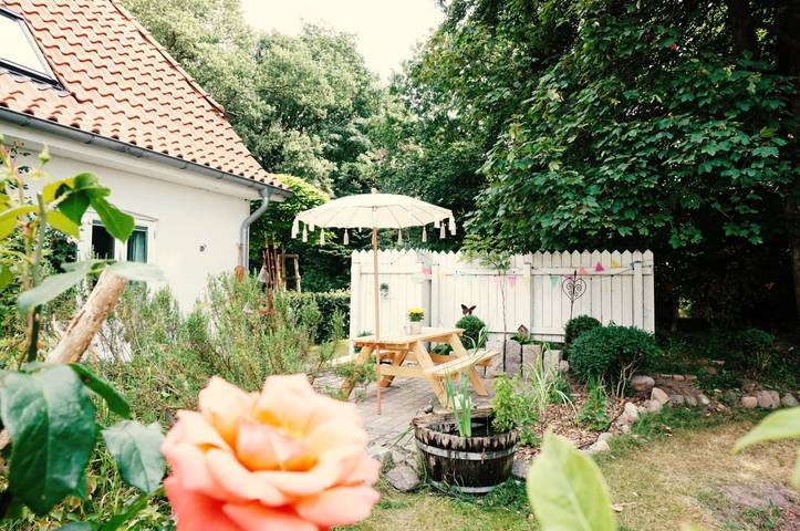 Appartement entier, Appartement 'Lütje Orange' avec terrasse privée, jardin partagé et Wi-Fi in Högel, Grünes Binnenland
