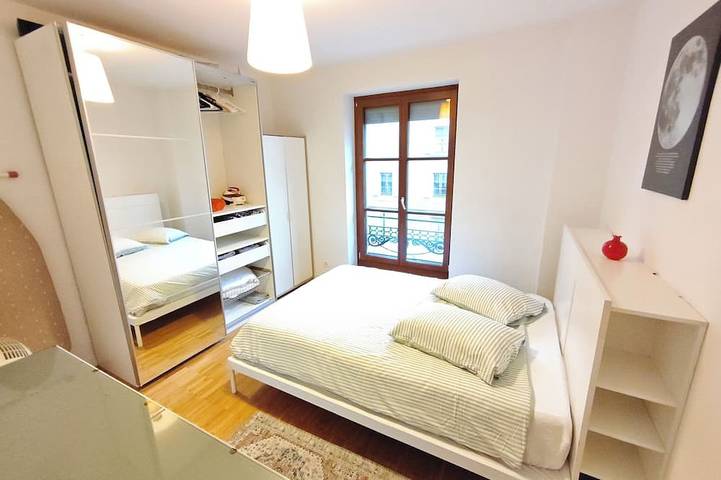 Entire apartment, Eaux-Vives - Near the tram, the lake, and the Jet d'Eau in Eaux-Vives, Genève