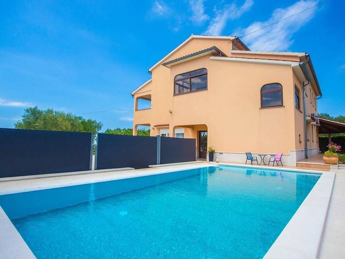 Ferienhaus für 8 Personen, mit Terrasse