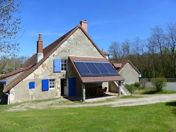Gîte pour 4 personnes, avec jacuzzi et terrasse ainsi que sauna et jardin dans Allier