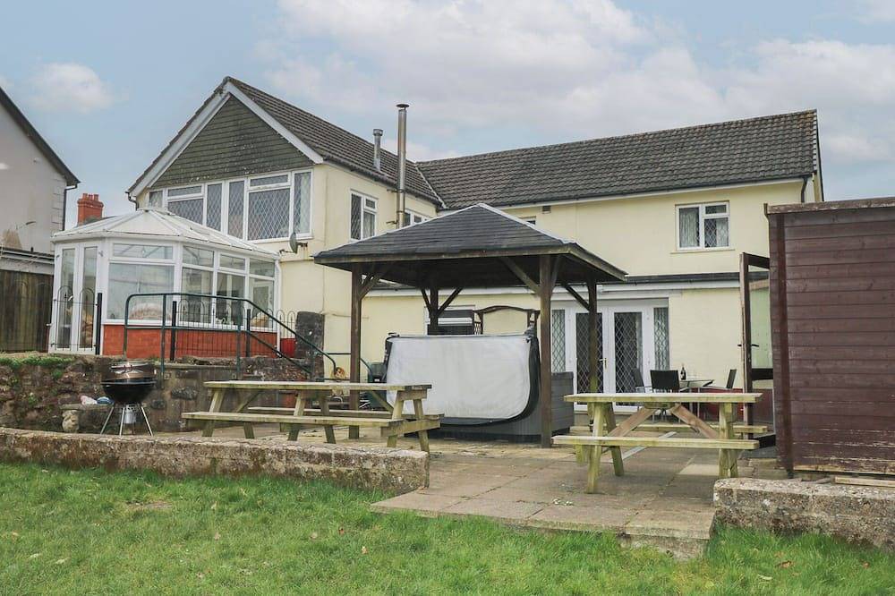 Greenhaven, pet friendly, character holiday cottage in Narberth in Narberth, Pembrokeshire