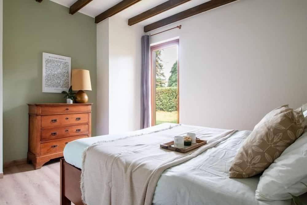 Villa Camelia in Porto Valtravaglia, Lago Maggiore (Lombardy)